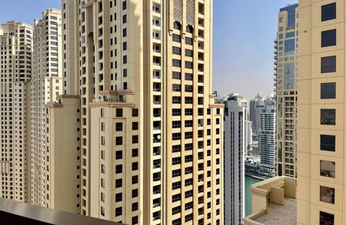 Madinat Zayed Apartment | Sadaf 7 | Marina Views | Beach Access | Spacious