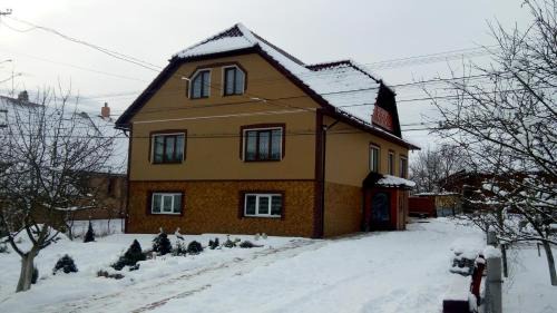 Izki House | Sadyba Gostynniy Dvir