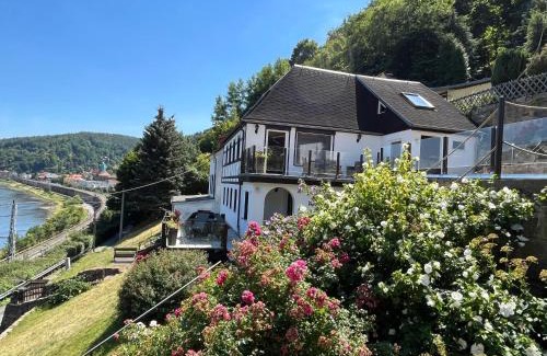Konigstein an der Elbe Apartment | Saechsische-Schweiz-Ferienhaus-Wohnung-2-mit-hervorragendem-Panoramablick-ueber-das-Elbtal