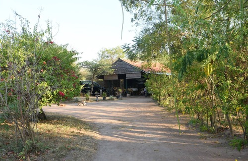 Puttalam Ski Chalet | Safari Lodge by the lake/in a birding site