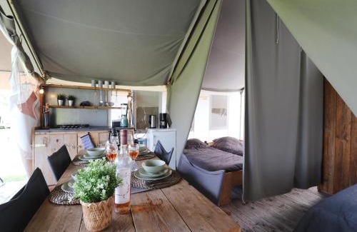 Twijzel Other | Safari Tent in Friesland near Nature, cleaning included