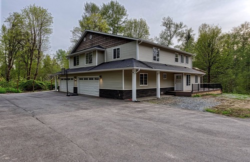 Echo Lake House | SAFARI VILLA: private villa w deck, RV parking