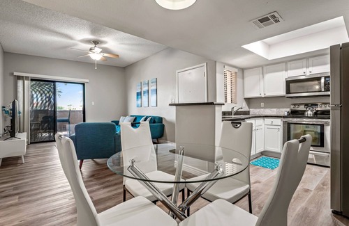 Glendale Condo | Safe 2BR Condo Steps Away From Banner Hospital and Heated Pool
