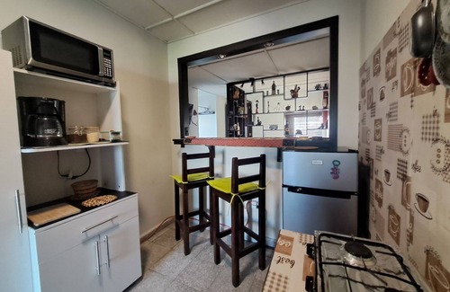 San Salvador House | Safe and Family Friendly Casita in San Salvador, Central, Cool-WIFI/AC/HOT SHOWER