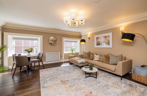 City Centre Dublin Apartment | Safe Location: Stunning home from home,1-bedroom apartment in City Centre