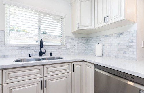 Riverside House | Safe Pet & Family Friendly*Clean*King Beds*Fast WIFI*3B2B