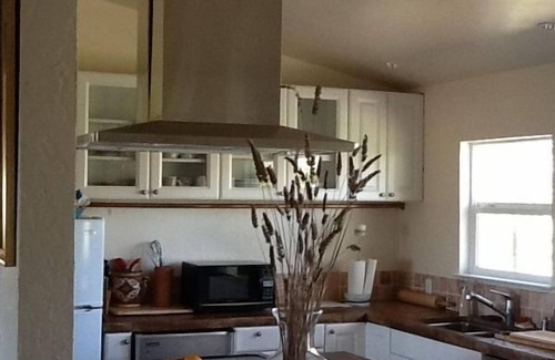 Geyserville House | Safe Retreat: Bicyclists, Birders, Wine Lovers, River Revelers Welcome!