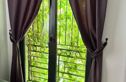 Gumussuyu Mahallesi Condo | Safely, Cozy Ground Floor Apartment by Taksim