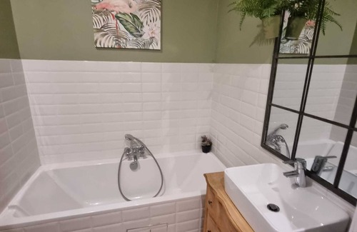 Neuilly-sur-Seine Apartment | Safest Area in Paris ❤ Elegant Haussmannien close to Le Marais, Metro Line 1