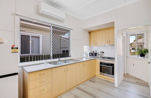 East Toowoomba House | Sage Cottage! CBD Perfection!