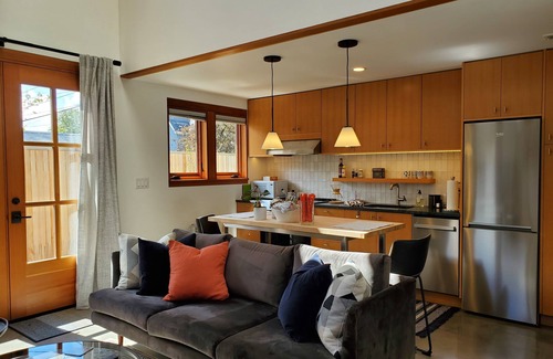 Ladd's Addition Cottage | Sage Guest House in Historic Ladd's Addition