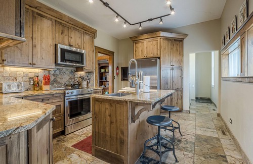 Fruita House | Sagebrush I: Patio Seating, BBQ Grill & Firepit!