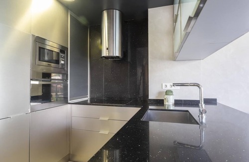 la Vila de Gracia Apartment | Sagrada Familia: Flat with pool & terrace, for 6