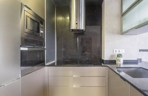la Vila de Gracia Apartment | Sagrada Familia: Flat with pool & terrace, for 6