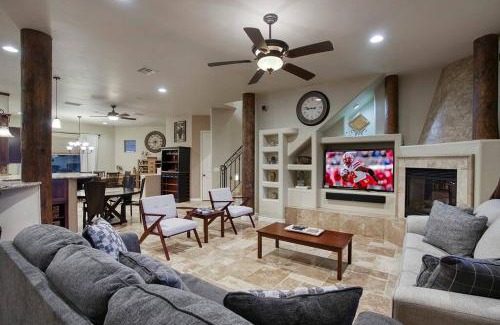 County Island House | Saguaro Sunset - Secluded 4BR Home with Rooftop Patio