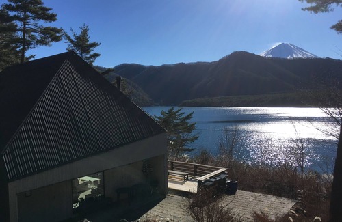Fujikawaguchiko Cottage | Saiko Lakefront cabin for 10/Fuji view BBQ/Jacuzzi/petOK/5min dr Kawaguchi Lake