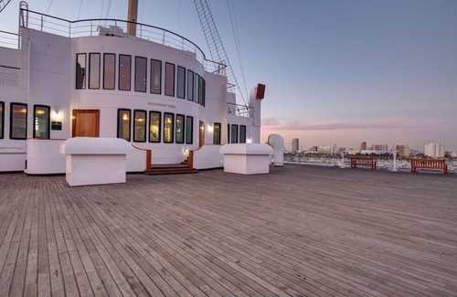 Harbor Hotel | Sail to Comfort! 4 Historic Units, Pets Allowed, Close to Battleship Iowa Museum