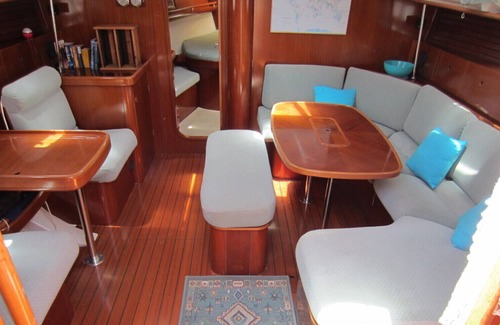 Malendure Boat Rental | SAILBOAT at quay or at anchor 3 double cabins and a berth