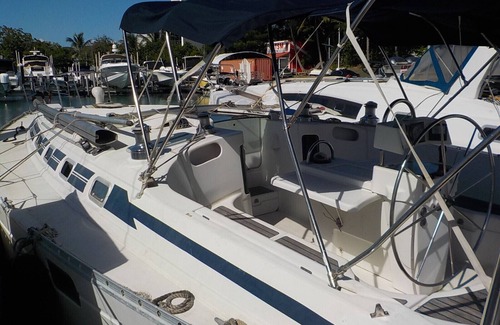 Malendure Boat Rental | Sailboat cabin at quay in Pointe à Pitre Marina