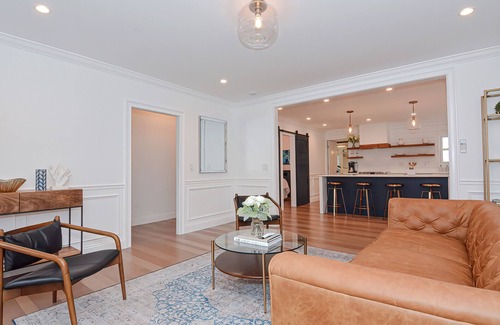 Mystic House | SailHouse Downtown Mystic Lux 2BR Family Getaway 3 Min Walk