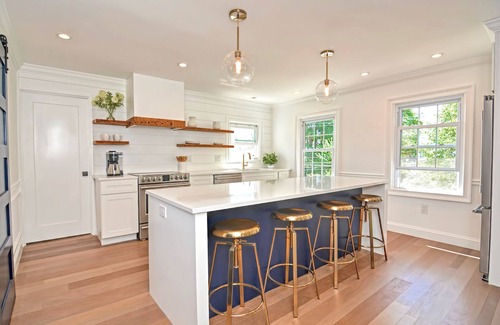 Mystic House | SailHouse Downtown Mystic Lux 2BR Family Getaway 3 Min Walk