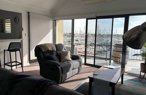 North Haven Apartment | Sailies’s Retreat.nMarina Location.nWatch the sunset, boats and dolphins 🐬