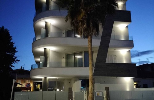 Alba Adriatica Apartment | SAILING SUITE APARTMENT WITH BEACHFRONT GARDEN