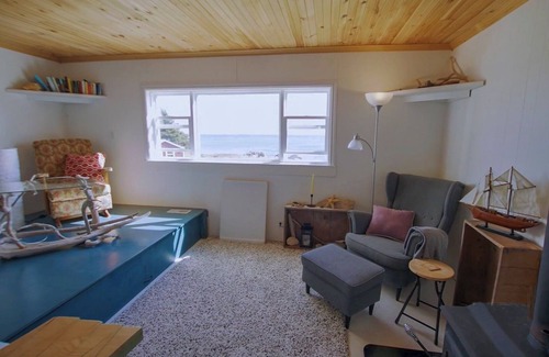 Sampson Cove Cottage | Sailor`s Rest House On The Cliffs Of Petit De Grat In a French Acadian Community