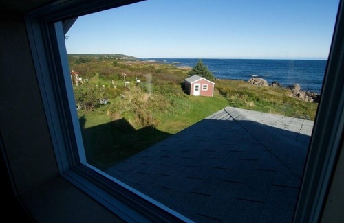 Sampson Cove Cottage | Sailor`s Rest House On The Cliffs Of Petit De Grat In a French Acadian Community