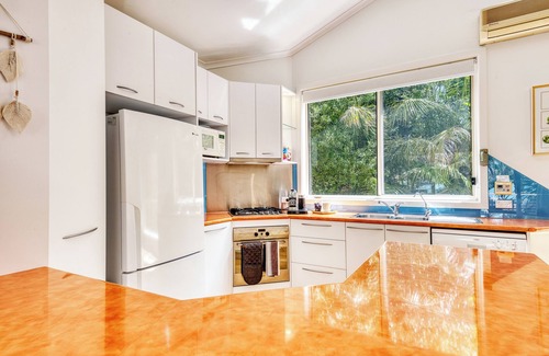 Inverloch House | Sails 12 Inverloch - Delightful Seaside Retreat