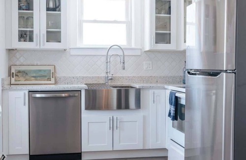 Portsmouth House | Sails Up Sea Cottage by STAY