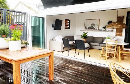 Geelong West House | Saint Brides - Superior Boutique Accomodation - STEPS TO PAKINGTON STREET