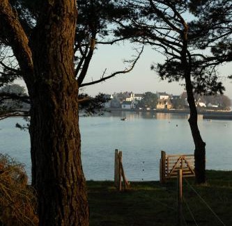 La Celle-sous-Gouzon Apartment | Saint Cado, appartement avec vue sur l'eau