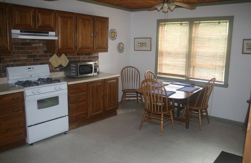 Liberty Cottage | Saint George Lake, Charming Waterfront Cottage