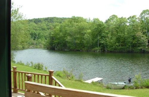 Liberty Cottage | Saint George Lake, Charming Waterfront Cottage