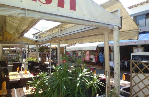 Saintes-Maries-de-la-Mer Apartment | Saintes-Maries de la Mer: Apartment very close to shops and the beach