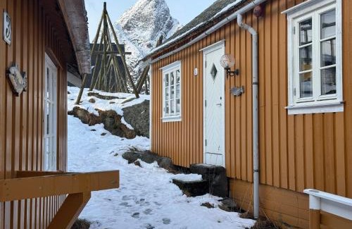 Hamnøya Resort | Sakrisøy Rorbuer