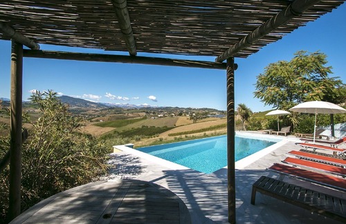 Cossignano Villa | SALE PRICE FOR LOST BOOKING Luxury Villa for 10 Superb Infinity Pool and views