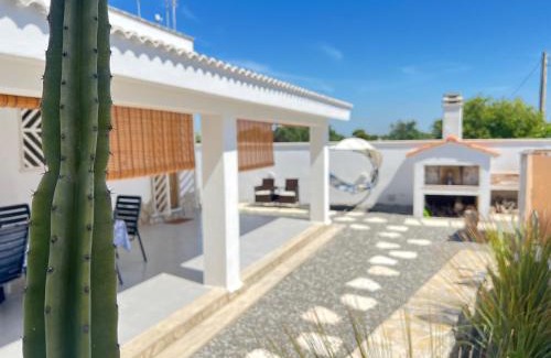Torre Ovo Villa | Salento Villa Cice, AC - WiFi - BBQ - parcheggio privato sorvegliato, due unità abitative indipendenti e giardino a due passi dal mare - Torre Ovo