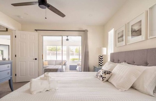 Sarasota Springs House | Salt Life Villa - 3 bedroom 2 bathroom with heated POOL near beaches