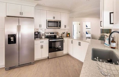 Sarasota Springs House | Salt Life Villa - 3 bedroom 2 bathroom with heated POOL near beaches
