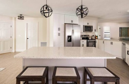 Sarasota Springs House | Salt Life Villa - 3 bedroom 2 bathroom with heated POOL near beaches