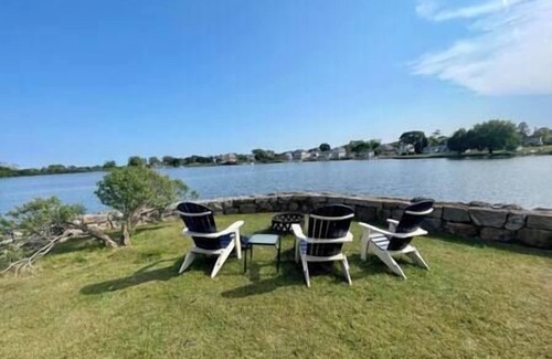 Kenyon House | Salt Pond Sunrise View & 5 min to beach, sleeps 7