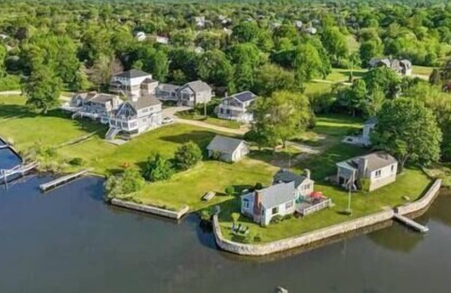 Kenyon House | Salt Pond Sunrise View & 5 min to beach, sleeps 7