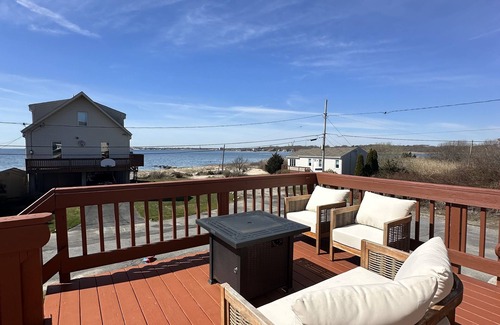 Fairhaven House | Saltmarsh Beach House steps from the beach!