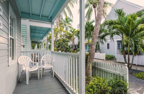 Truman Annex Condo | *SALTWATER HARMONY @ THE ANNEX* Charming Condo & Pool + LAST KEY SERVICES.