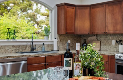 East Wenatchee House | Saltwater pool, hot tub, spacious home with game room, great valley views