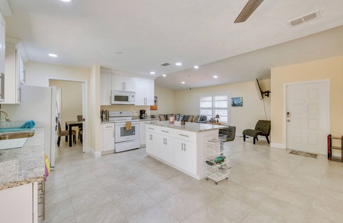 Joel House | Saltwater Pool & Lanai: Lehigh Acres Escape!