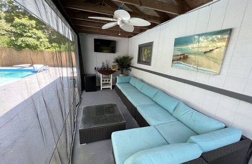 South Kingstown House | Saltwater Pool, Completely Private, 10 minutes to beaches, 15 minutes to Newport
