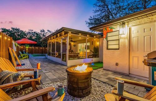 Whitfield House | Saltwater Siesta Pool Games & Family Fun Awaits!